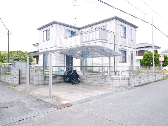 茂原市北塚　中古戸建の駐車場|平成18年3月築 4SLDK オール電化IHエコキュート カーポート2台 スーパーベイシア徒歩約9分