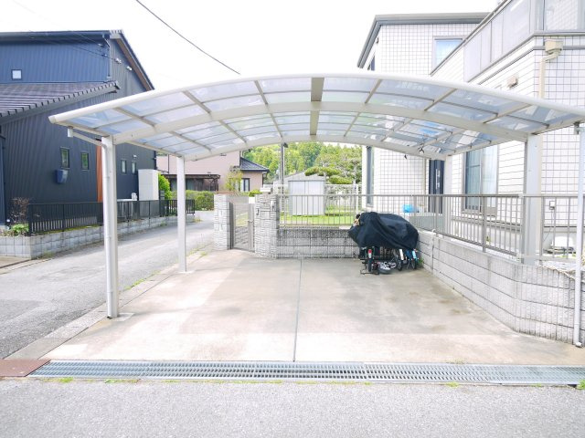 茂原市北塚　中古戸建の駐車場|平成18年3月築 4SLDK オール電化IHエコキュート カーポート2台 スーパーベイシア徒歩約9分