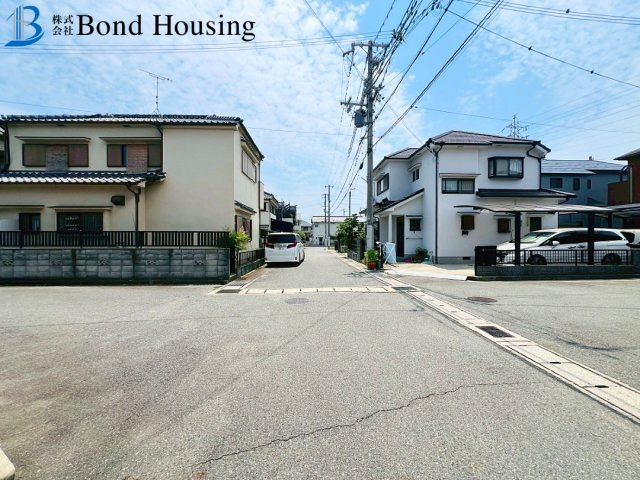 令和８年６月リフォ完成予定　LDK18.5帖　玉津町今津　中古戸建の前面道路含む現地写真