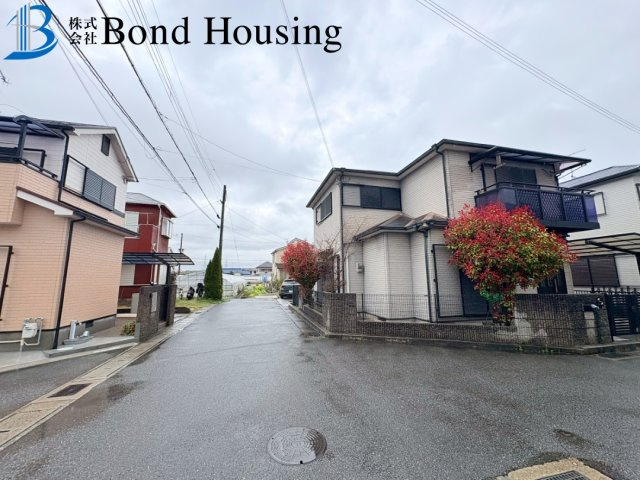 令和８年６月リフォ完成予定　LDK18.5帖　玉津町今津　中古戸建の前面道路含む現地写真