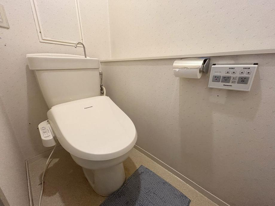 レック住道スカイハイツのトイレ|温水洗浄便座
■物件内覧・資金計画相談・住宅ローン相談、リフォーム相談、お問合せ受付中■
※当日・翌日のご内覧、ご相談はお電話でのお問合せがスムーズです！
