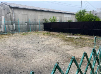 栗東市岡の事業用地の外観