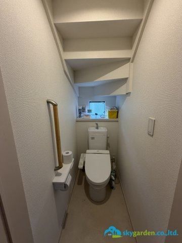 平塚市諏訪町　中古戸建のトイレ