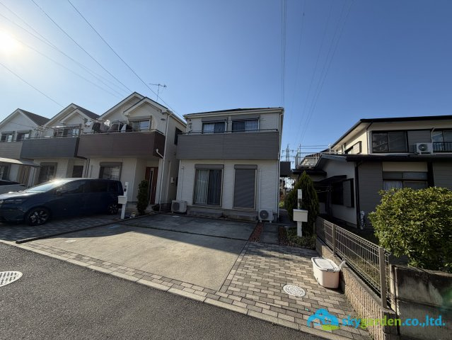 平塚市諏訪町　中古戸建の前面道路含む現地写真