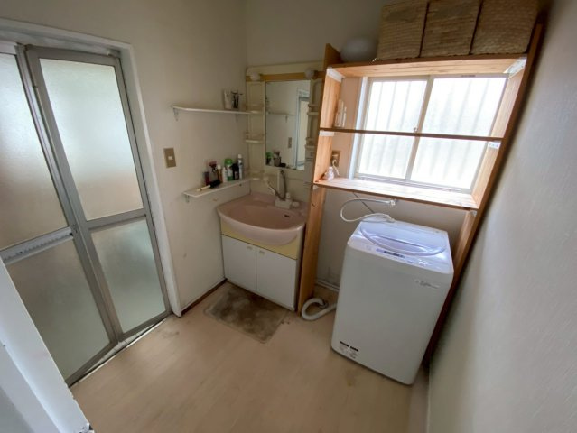 富山　中古戸建の独立洗面台