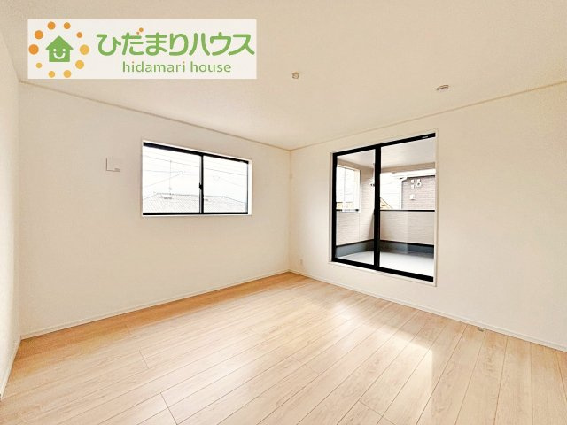 【寝室】 | かすみがうら市下稲吉第15　新築戸建　6号棟 | 広めの主寝室は、ベッドの他にもパソコンデスクやドレッサーなども置けちゃいます(*^-^*)