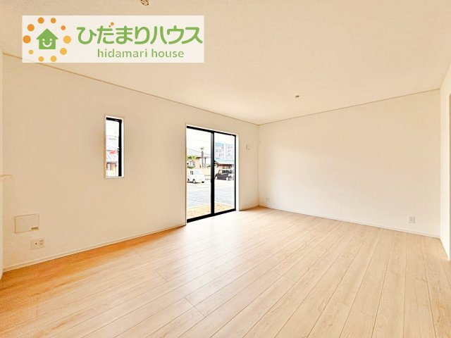 【居間・リビング】 | かすみがうら市下稲吉第15　新築戸建　6号棟 | お子様が元気に遊べる広々としたリビングです！