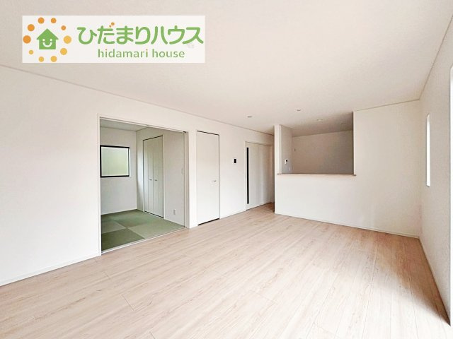 【居間・リビング】 | かすみがうら市下稲吉第15　新築戸建　6号棟 | 早くお仕事終わらせて、家に帰りたくなるようなリビングです(^^♪
