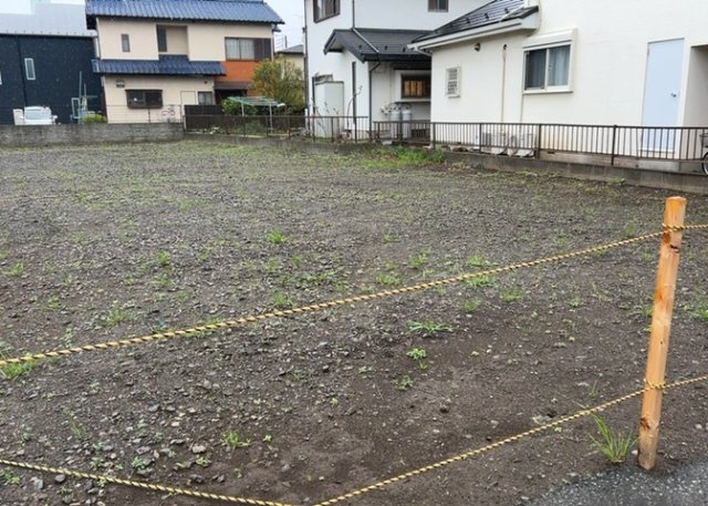 【外観】 | 物件の詳細については、現地を見てわかること以外に、役所や法務局などで調べないとわからないことがあります。そのため、現地に行く場合は、もしこの物件を買ったらどのような生活ができるかをイメージしましょう。
