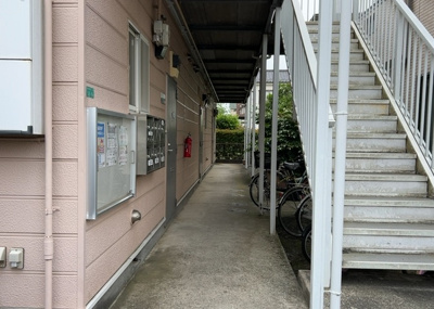 【防犯設備】 | ドミエルひばりが丘 | 室内の防犯設備もチェックしましょう！モニター付きインターホンが設置されているか、防犯シャッターが設備されているか、ベランダに人が上がってきにくい高さかなどチェックしておくと入居後も安心できるでしょう。