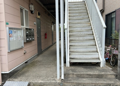 【内装】 | ドミエルひばりが丘 | 共用部分は、一棟の建物に住む区分所有者全員が共同で所有するとし、共用部分の管理、補修などは、区分所有者で形成される管理組合が行います。個人の判断で勝手に変更することはできませんので覚えておきましょう。