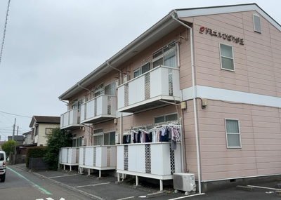 【バルコニー】 | ドミエルひばりが丘 | 一般的なバルコニーは、奥行1.5ｍ程ですが、ワイルドバルコニーは2ｍまで広がっています。そのため洗濯物の間隔をあけ干すことができ、乾きやすいというメリットや、ガーデニングが楽しめる等の特徴があります。