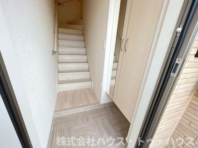 プリオーレおおたかの森の玄関