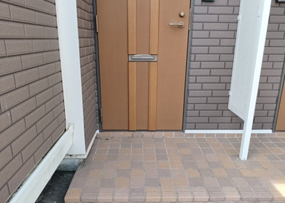 【設備】 | ストリームＡ・Ｂ | エントランス付近に設置されている集合ポストは、住んでいる部屋と離れているため、ポストをあさるなど誰かに何かされていても被害に気づきにくいです。入居する時には他人に特定されにくい番号で鍵をかけましょう！