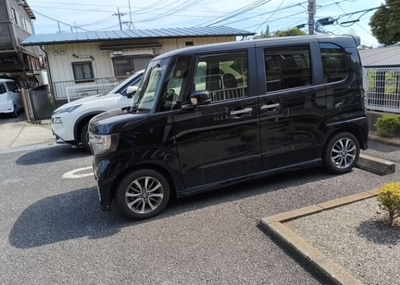【駐車場】 | ストリームＡ・Ｂ | 駐車場と明記されていても、最小スペースでつくられた駐車場だと大型車は駐車できなかったり、出入りしにくくなったりする可能性があります。お車のサイズと購入したい物件の駐車場のサイズを現地で確認しましょう。