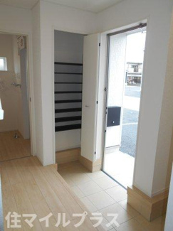 【玄関】 | 矢吹町一本木新築一戸建て7棟 | 落ち着いた玄関です