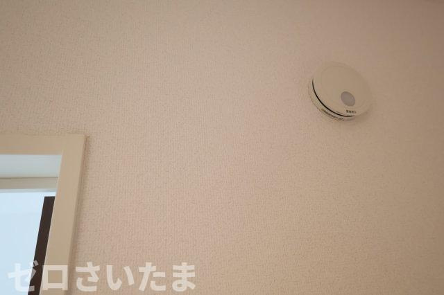 《仲介手数料無料》富士見市羽沢１丁目15-2新築一戸建てグラファーレのその他|火災報知器が各お部屋や廊下などに付いています。