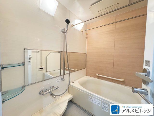 プラウド浦和仲町マークスの浴室|1日の疲れを癒せる落ち着いたバスルーム