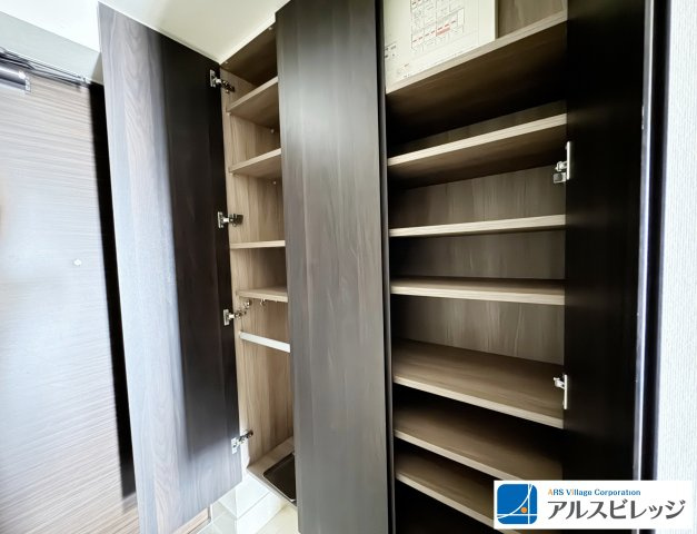 プラウド浦和仲町マークスの収納|家族の履物が全部しまえるワイドな玄関収納