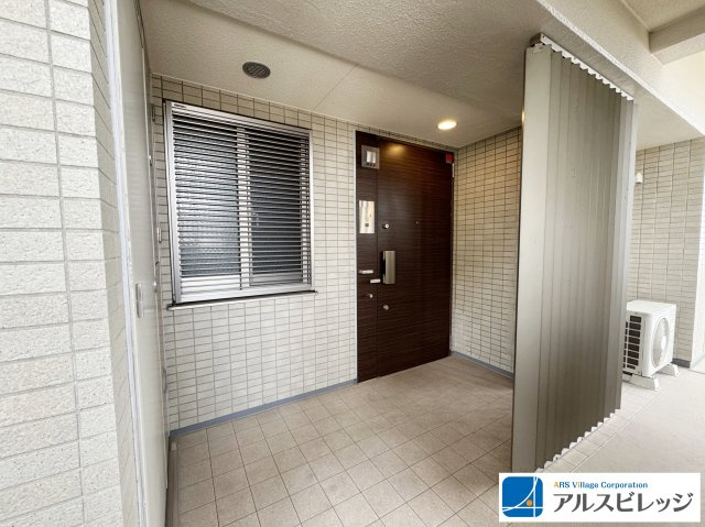 プラウド浦和仲町マークスの玄関|オープンポーチ