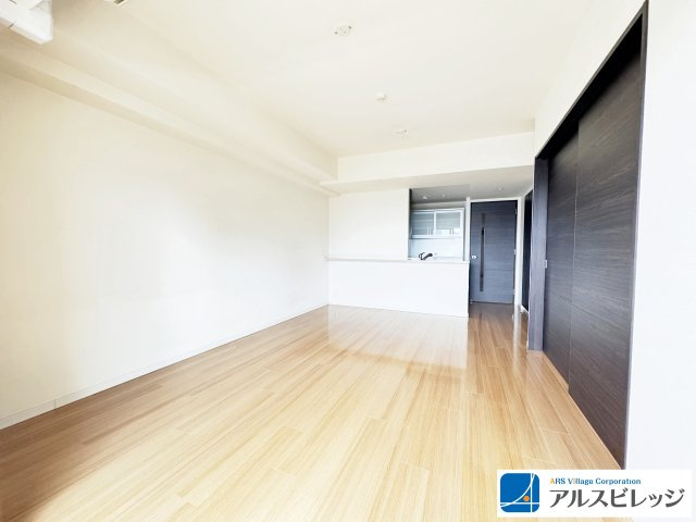 プラウド浦和仲町マークスの居間・リビング|優しいぬくもりに包まれる床暖房付リビング