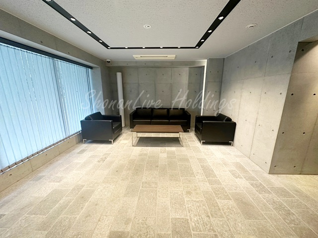 横浜市西区楠町の賃貸マンションのロビー|広々としたエントランス♪