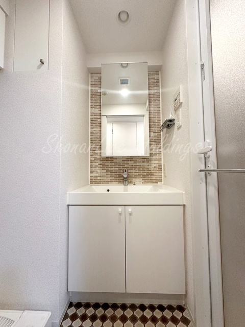 横浜市西区楠町の賃貸マンションの洗面所|嬉しい独立洗面台付き♪
