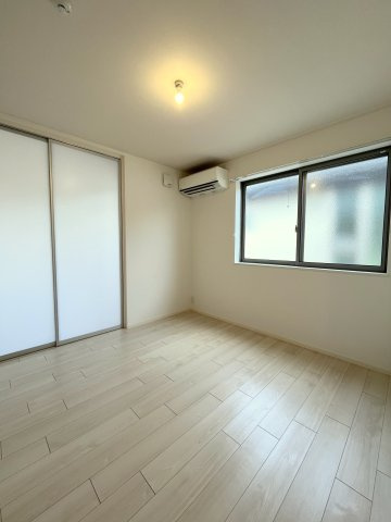 ヘリコニアの寝室|★最上階角部屋3面採光のお部屋です★