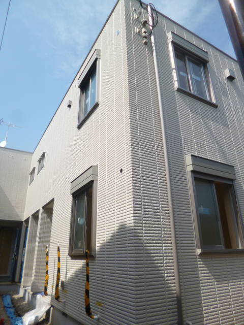 ヘリコニアの外観|2015年築のきれいなマンションです