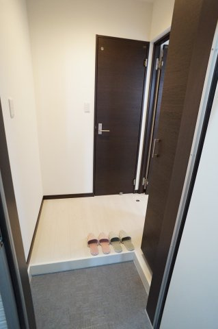 GRANDTIC 宝塚の玄関