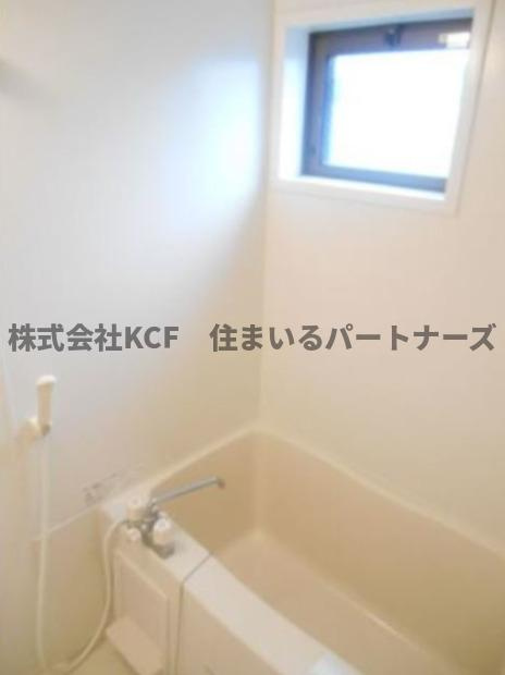 ハウスフリーデⅢの浴室|日々の疲れを癒すお風呂付です