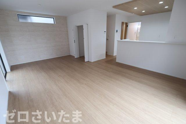 《仲介手数料無料》富士見市羽沢３丁目3-13新築一戸建てグラファーレの居間・リビング