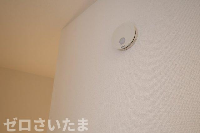 《仲介手数料無料》富士見市羽沢３丁目3-13新築一戸建てグラファーレのその他|火災報知器が各お部屋や廊下などに付いています。