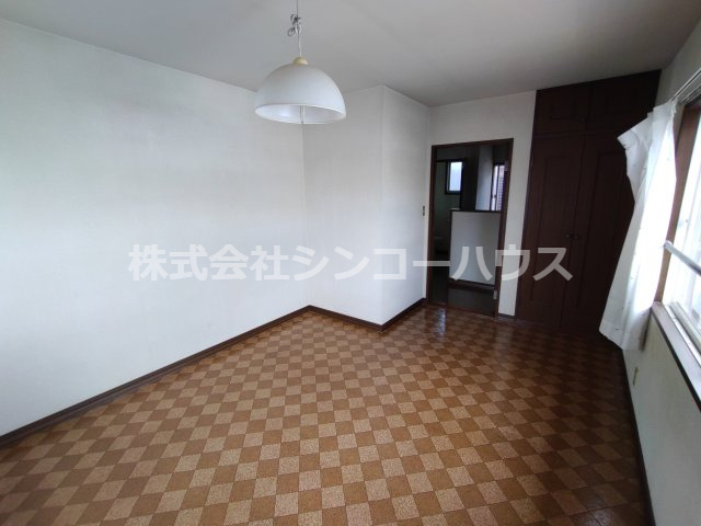 【洋室】 | 久喜市栗原一丁目　中古戸建 | 2階北側の洋室です。