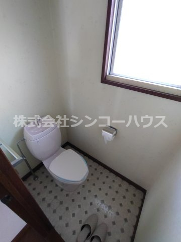 【トイレ】 | 久喜市栗原一丁目　中古戸建 | 2階トイレ。