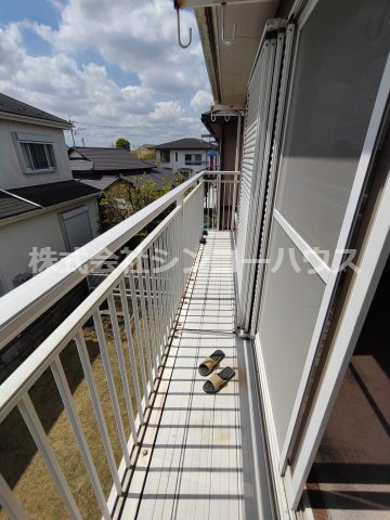 【バルコニー】 | 久喜市栗原一丁目　中古戸建 | 南向きのバルコニー。写真で日当たりをご確認ください。
