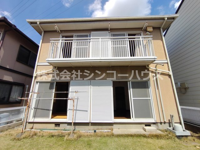 【外観】 | 久喜市栗原一丁目　中古戸建 | 北側道路の物件ですが、庭があることで南側のスペースが確保されています。