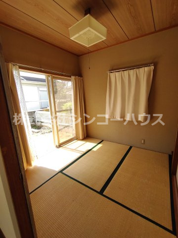【和室】 | 久喜市栗原一丁目　中古戸建 | 落ち着きある和室も日当たりが良いです！