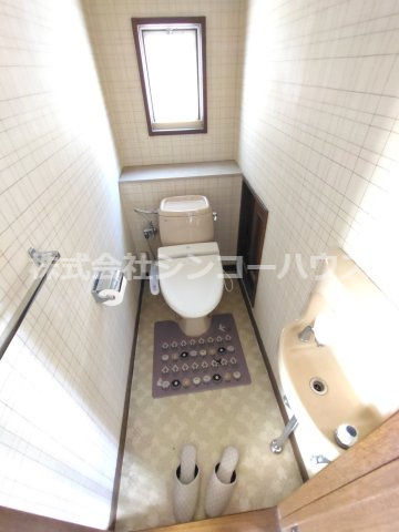 【トイレ】 | 久喜市栗原一丁目　中古戸建 | 1階トイレ。