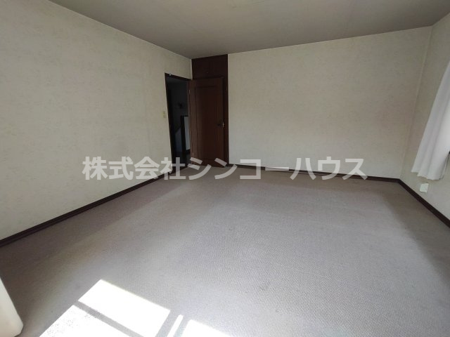 【洋室】 | 久喜市栗原一丁目　中古戸建 | 2階洋室。ゆとりの広さで快適に過ごすことができます！