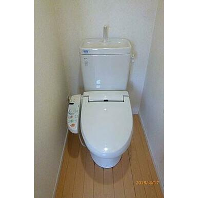 吉武ビルのトイレ|ゆったりとした空間のトイレです※別号室の写真になります