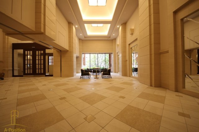 リバーガーデン福島 木漏れ日の丘 AB棟のロビー