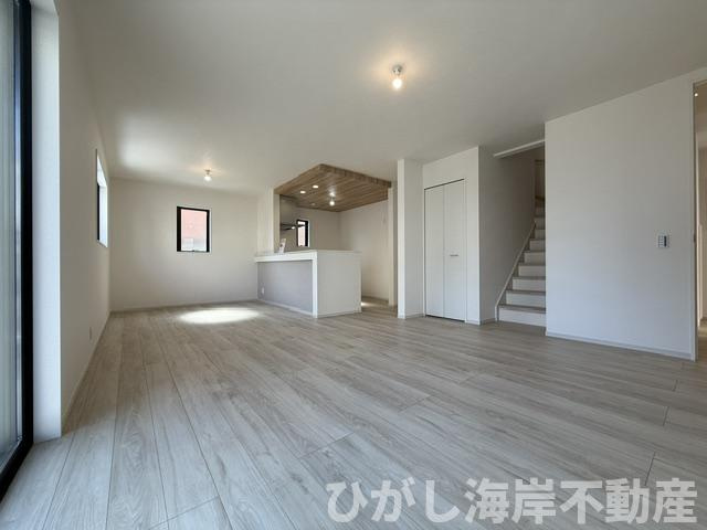 平塚市袖ヶ浜　新築戸建　全３棟の居間・リビング|20.2帖　LDK
