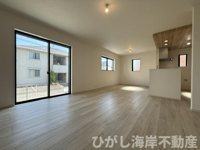 平塚市袖ヶ浜　新築戸建　全３棟の居間・リビング|20.2帖　LDK