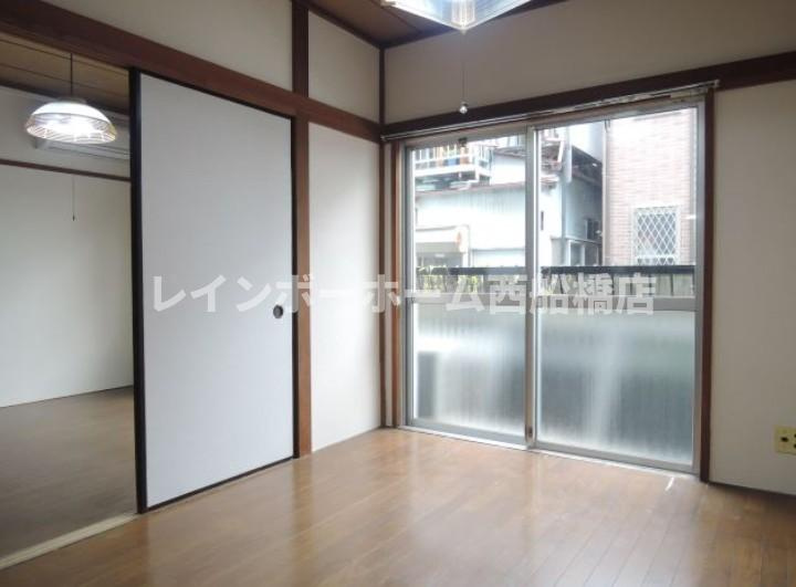 本八幡サンローズの居間・リビング