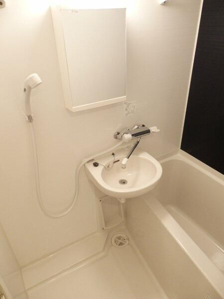 フェニックス椎名町の浴室