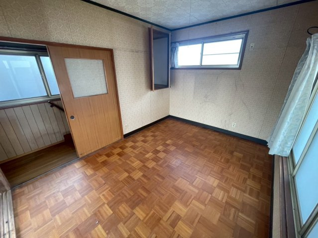 -三丁目不動産-  本庄市若泉1丁目　昭和54年築の洋室