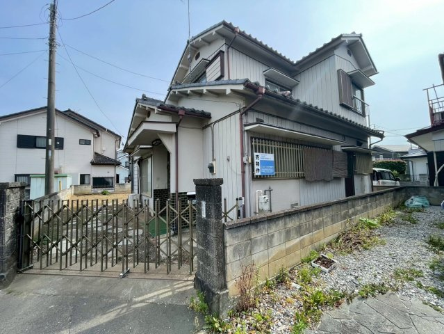 -三丁目不動産-  本庄市若泉1丁目　昭和54年築の前面道路含む現地写真