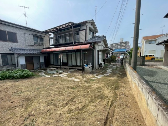 -三丁目不動産-  本庄市若泉1丁目　昭和54年築の前面道路含む現地写真