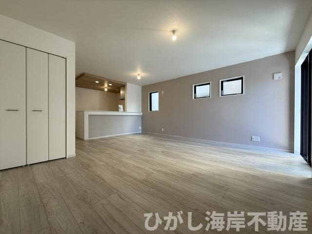 平塚市袖ヶ浜　新築戸建　全３棟のダイニング|20帖　LDK